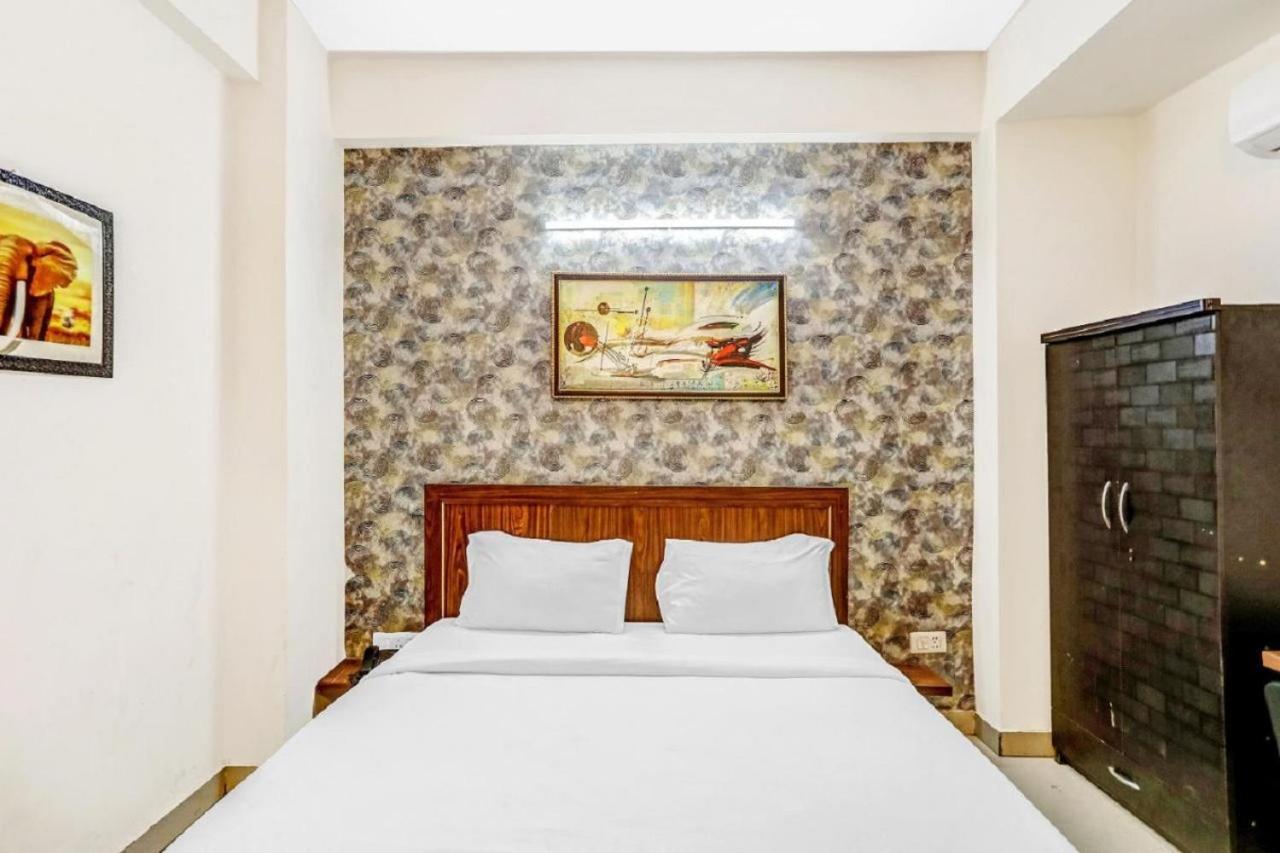 Hotel Noida Continental At Noida City Center エクステリア 写真