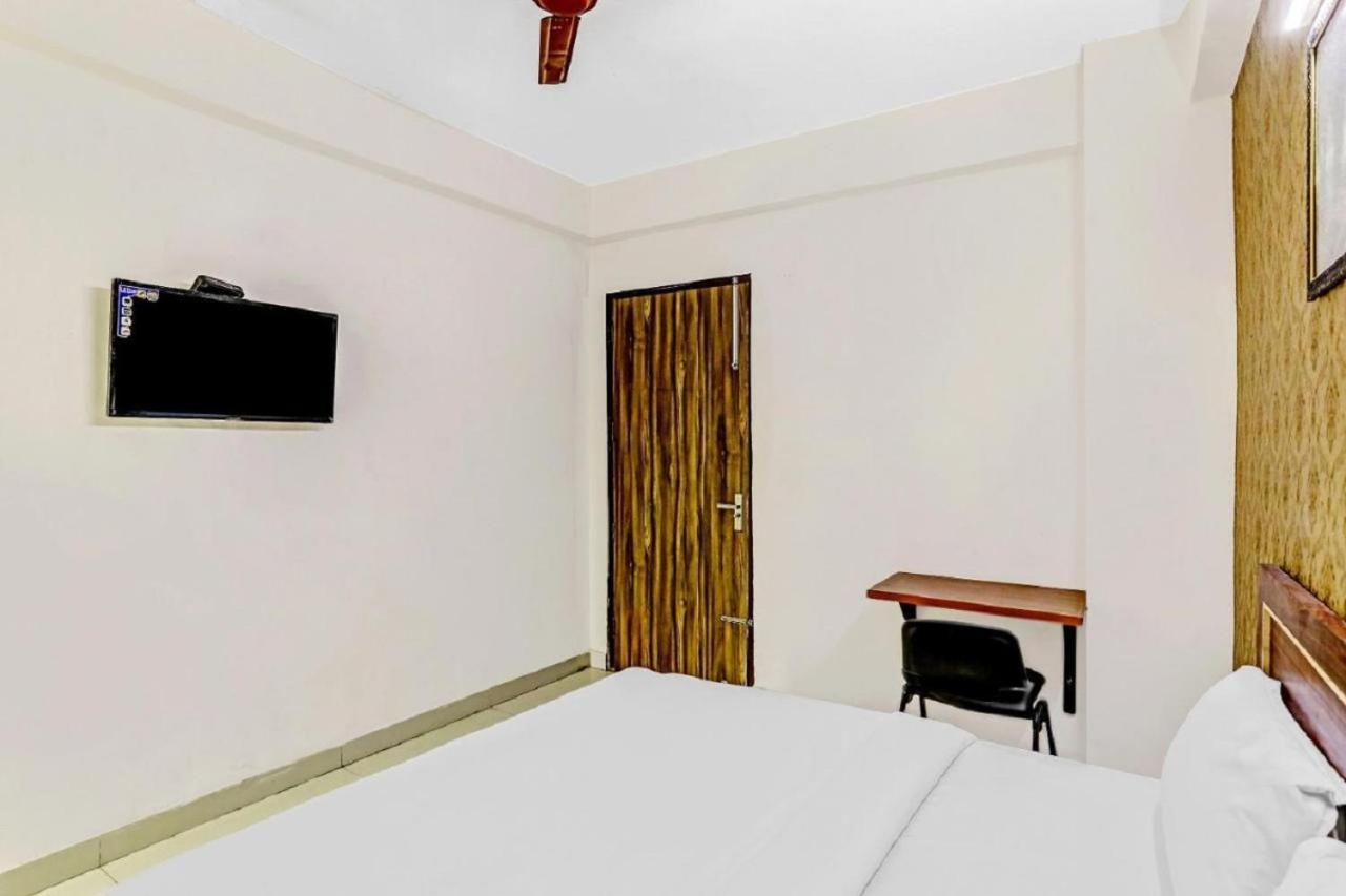 Hotel Noida Continental At Noida City Center エクステリア 写真